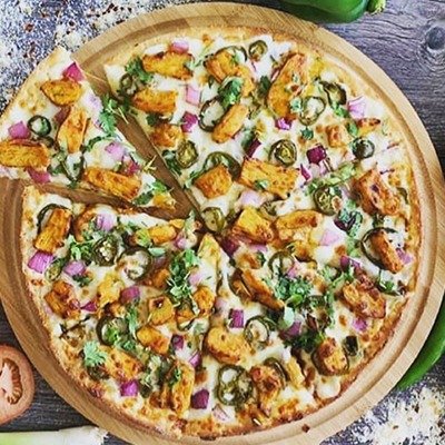 Achari Chicken Pizza