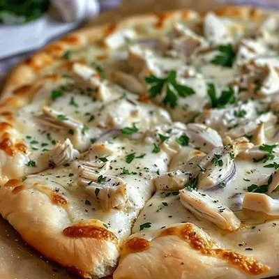 Desi White Creamy Garlic Chicken Pizza